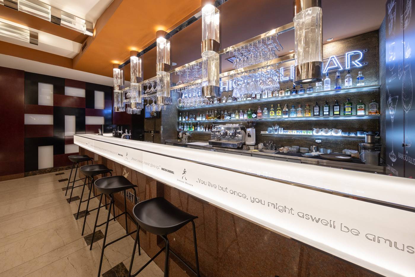 Grand-Majestic-Plaza-Hotel-Bar-15