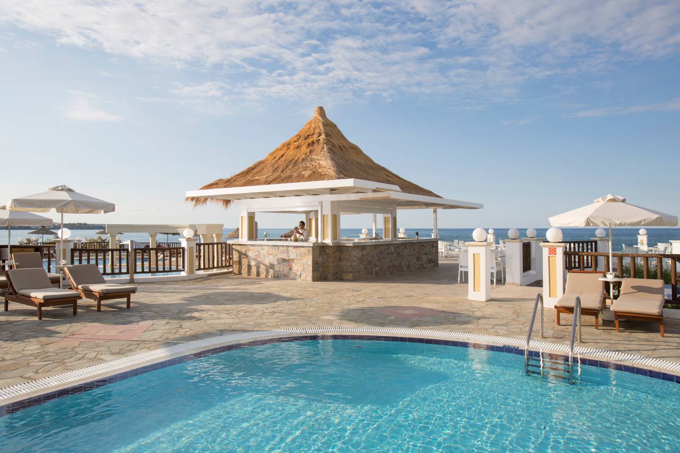Alexander-Beach-Hotel-and-Village-Bar-78