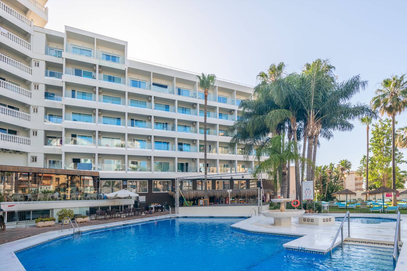 Hotel Parasol by Dorobe