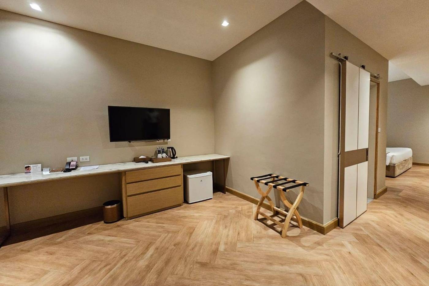 Away-Bangkok-Riverside-Kene-Room-44