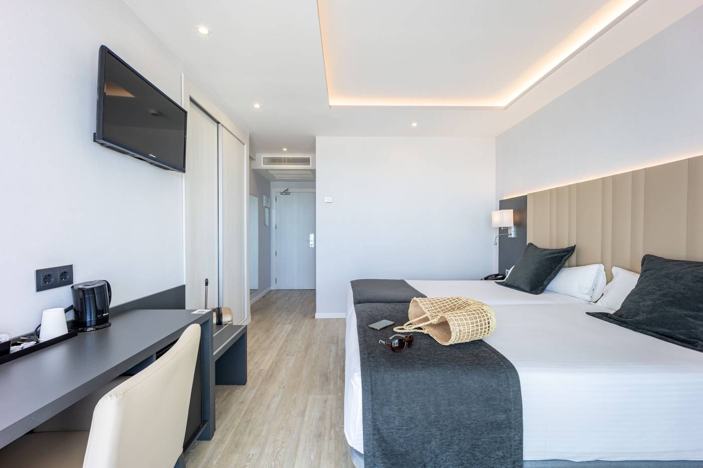 HOTEL-CIMBEL-Room-13