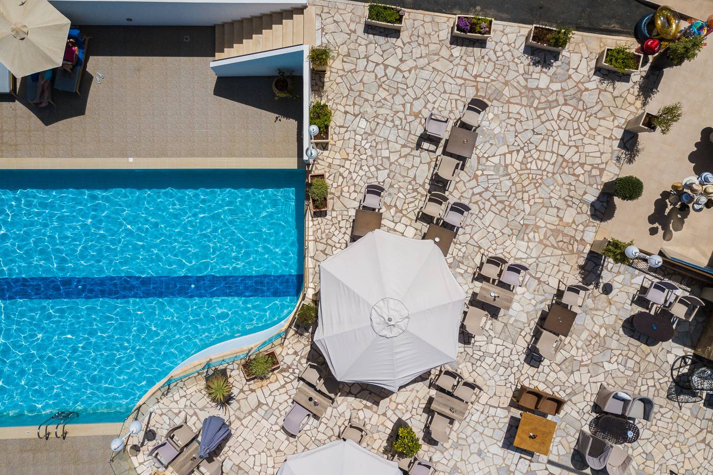 Filion-Suites-Resort---Spa-Terrace-11