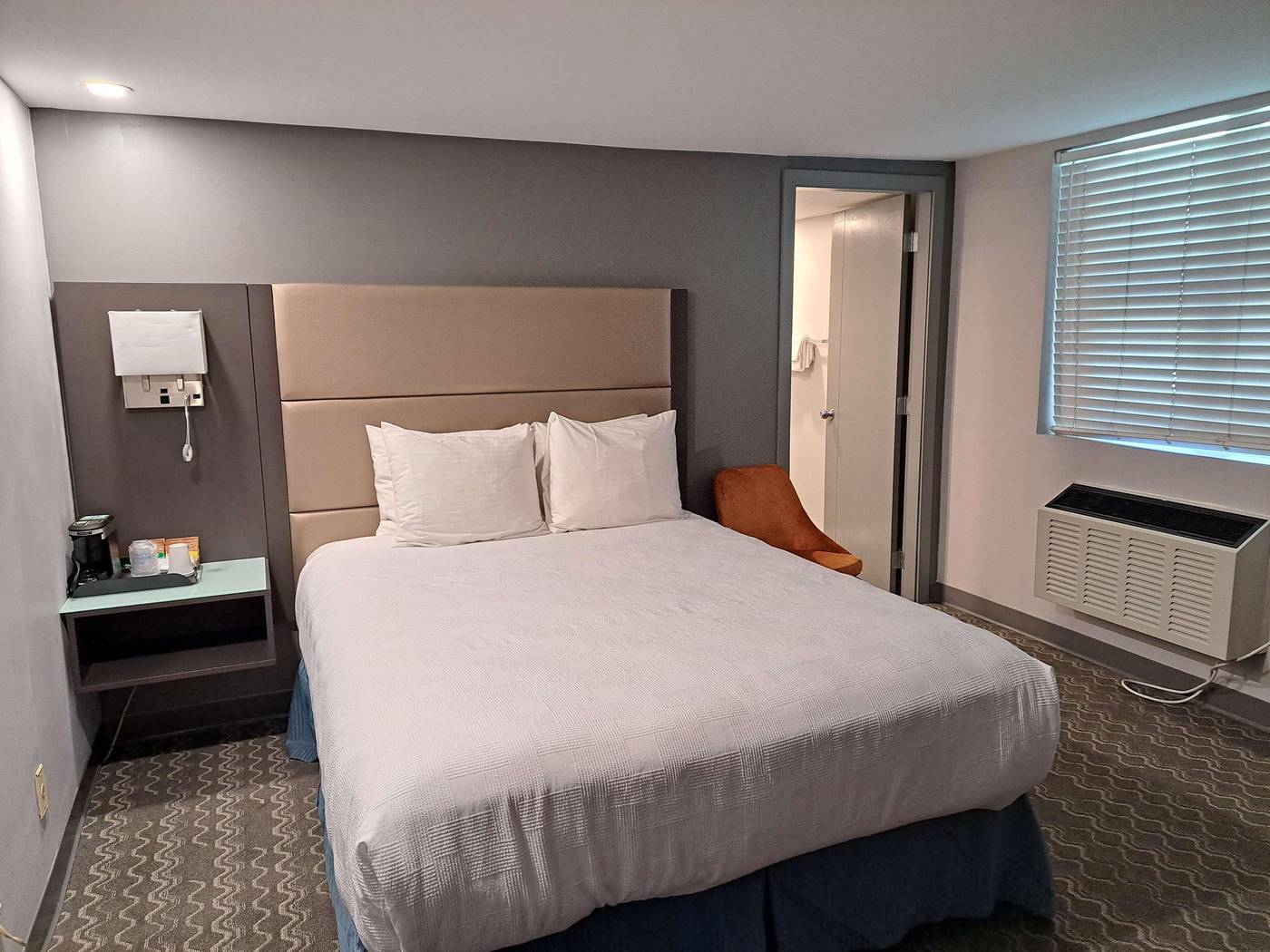 Best-Western-Plus-Vancouver-Airport-Hotel-Room-32