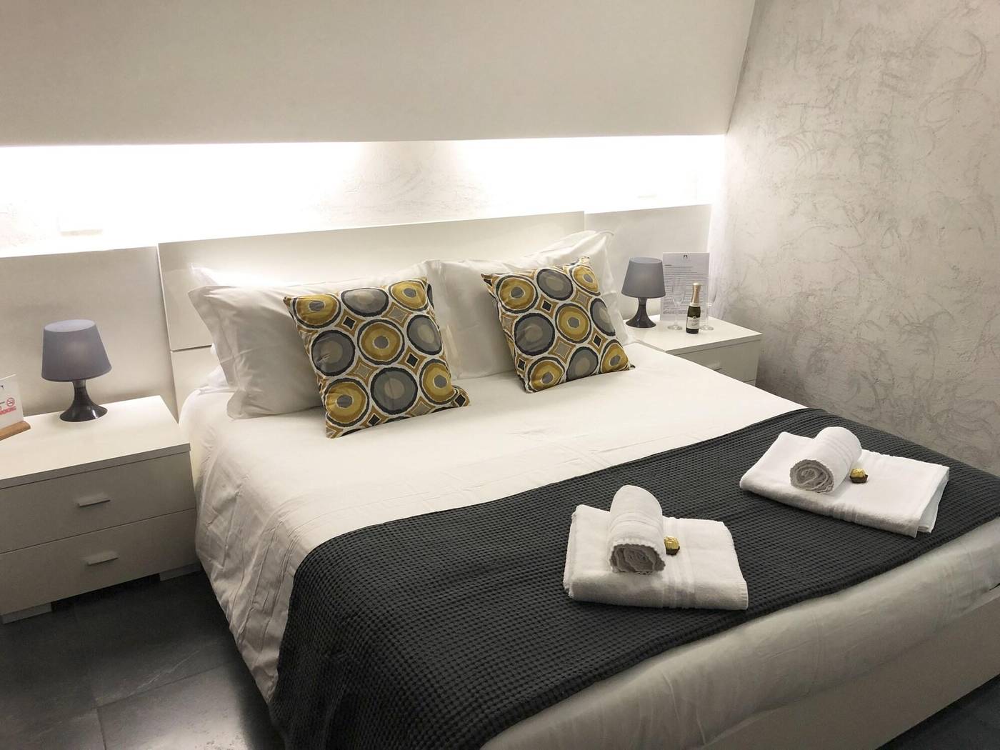 Le-Vie-Del-Vaticano-Room-8