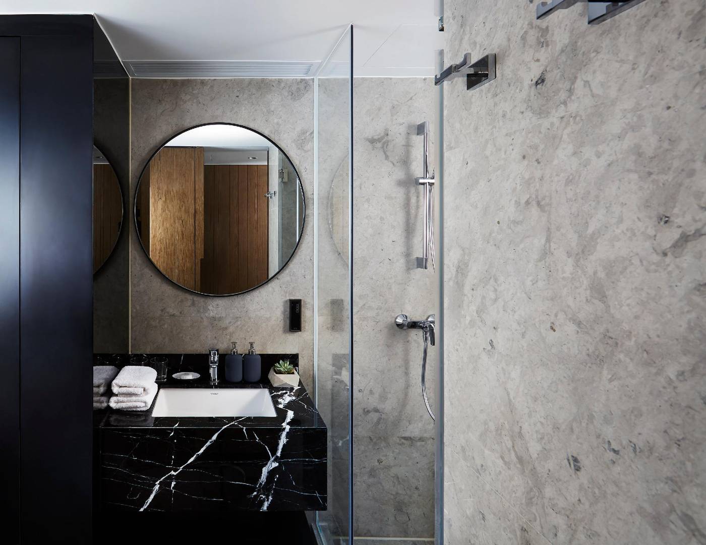 The-OTTO-Hotel-Room-9