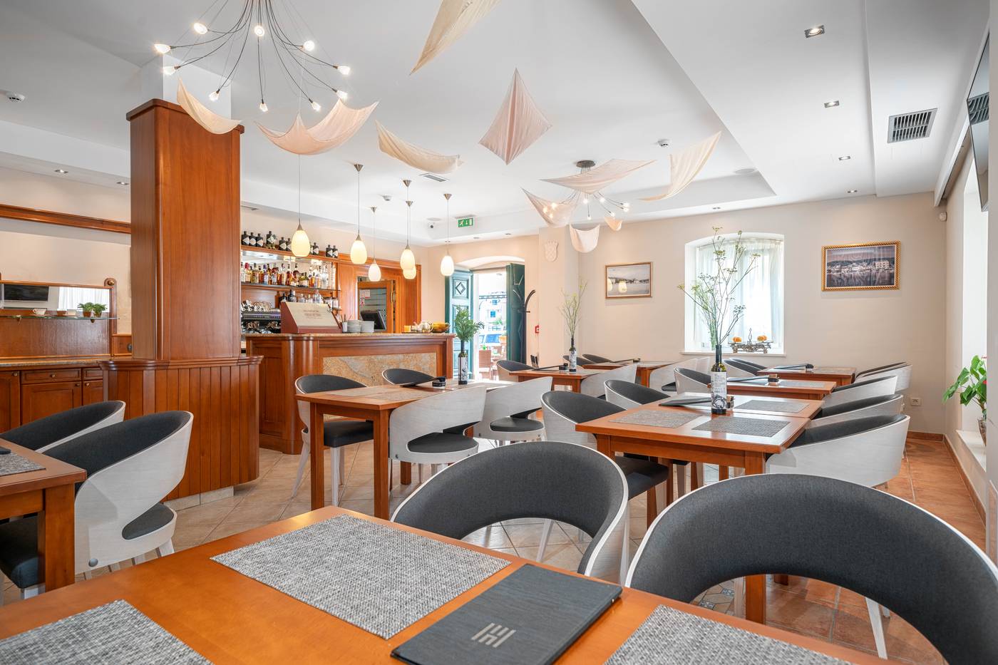 Heritage-Hotel-Tisno-Bar-49