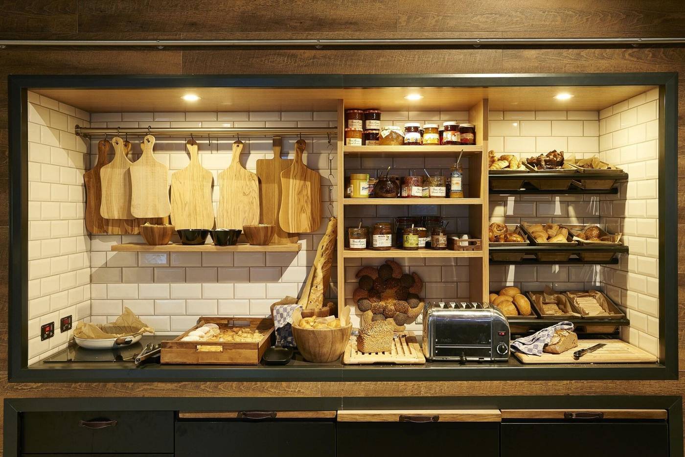 Moxy-Berlin-Ostbahnhof-Restaurant-33