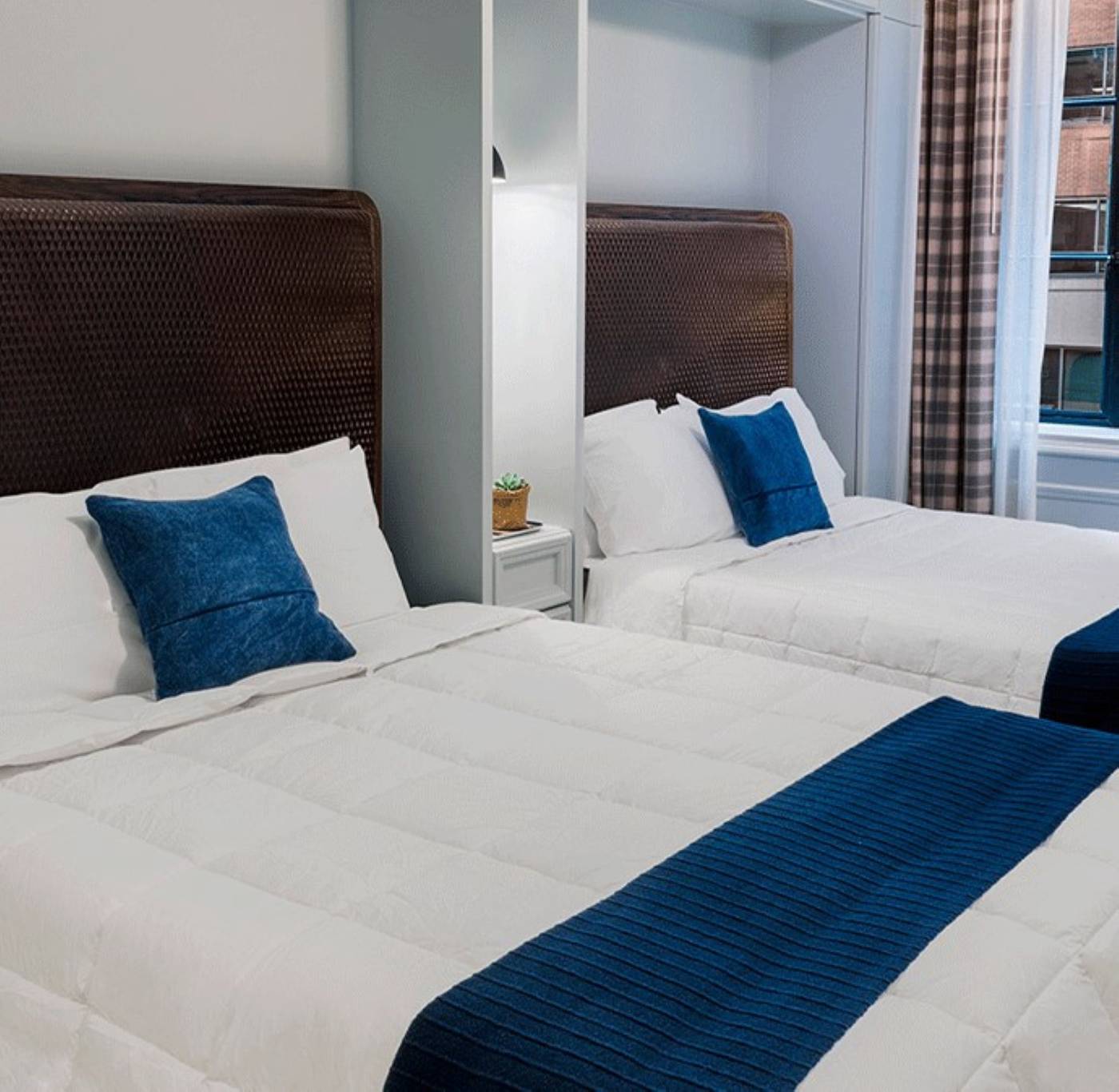 Merrion-Row-Hotel-And-Public-House-Room-1