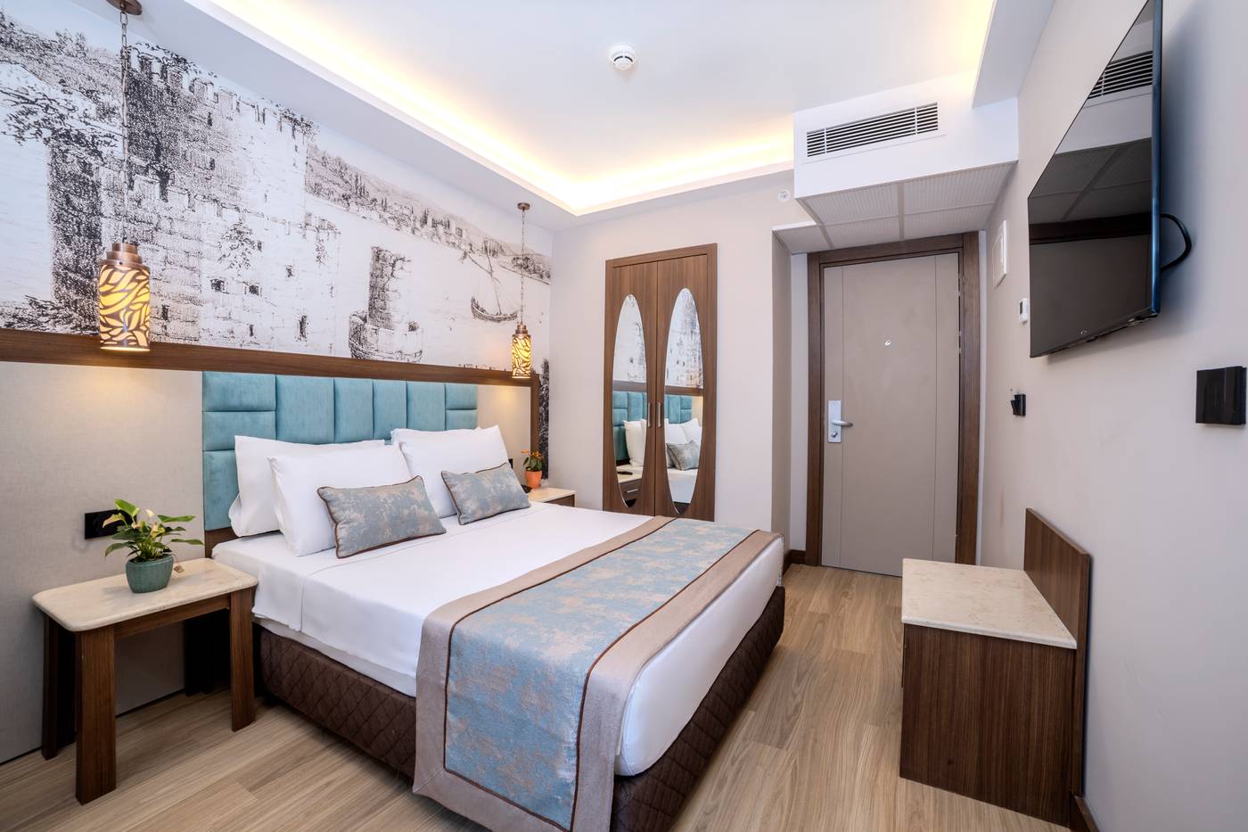 Grand-Hilarium-Hotel-Room-8