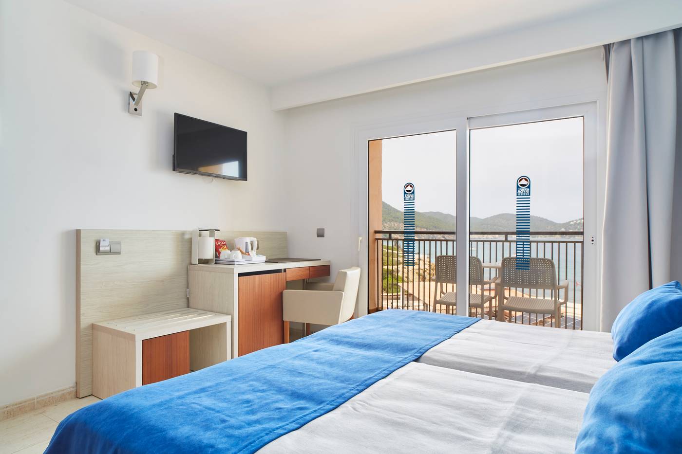 Invisa-Figueral-Resort---Cala-Blanca-Room-29
