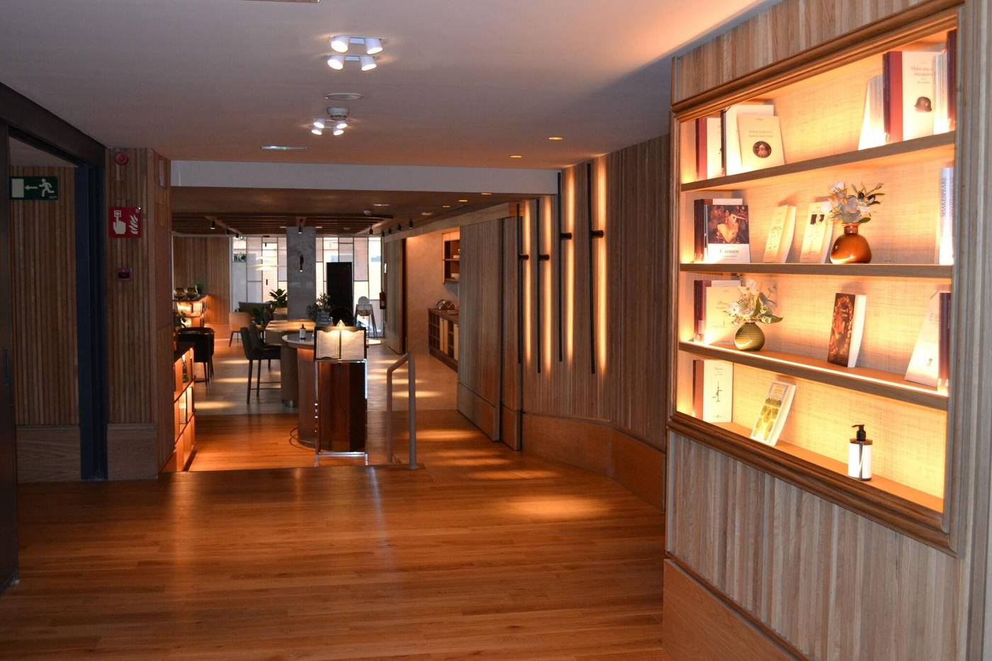 AC-Madrid-Avendia-de-America-Lobby-21