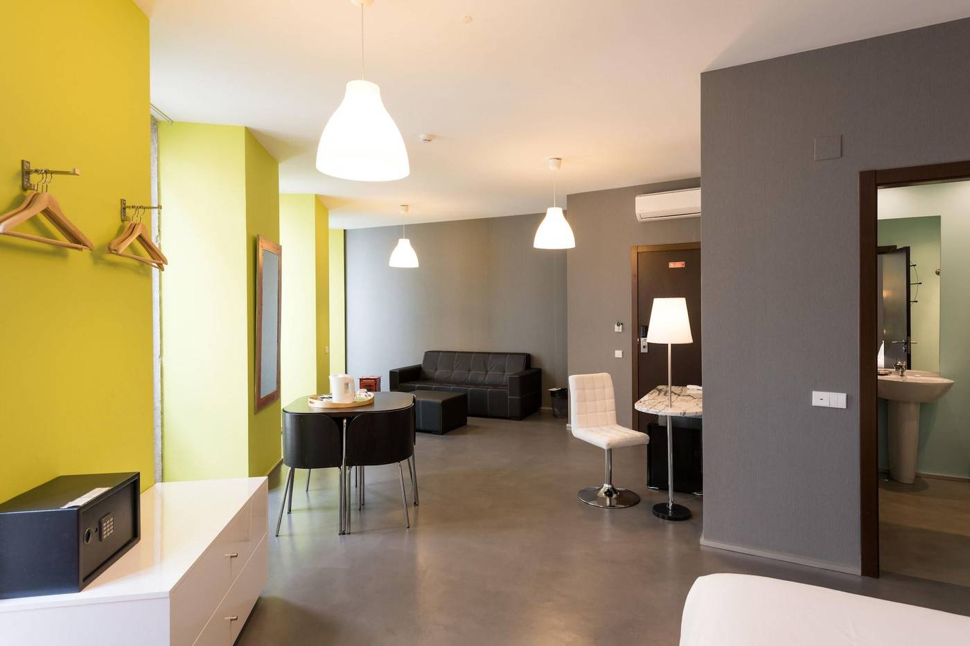 Alfama---Lisbon-Lounge-Suites-Room-37