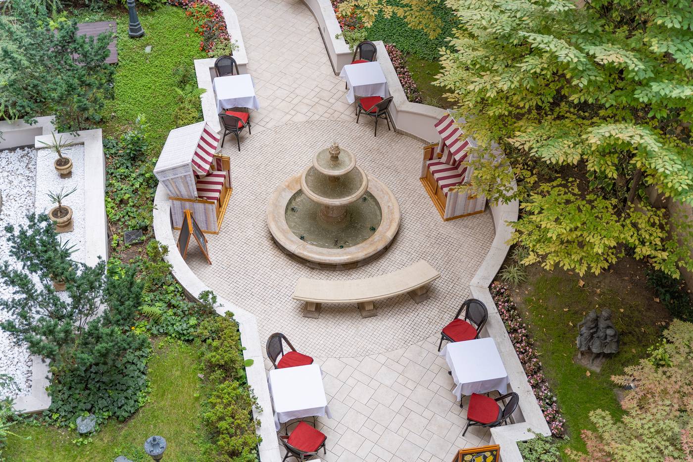 Queen-s-Court-Hotel-and-Residence-Terrace-12