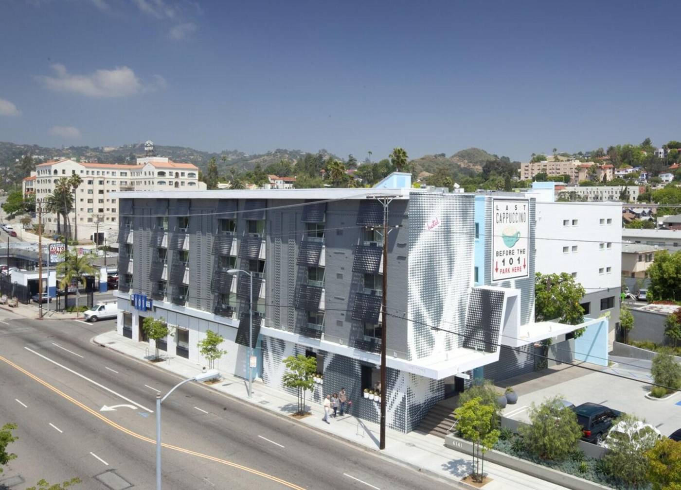 Best-Western-Plus-Hollywood-Hills-General-view-9