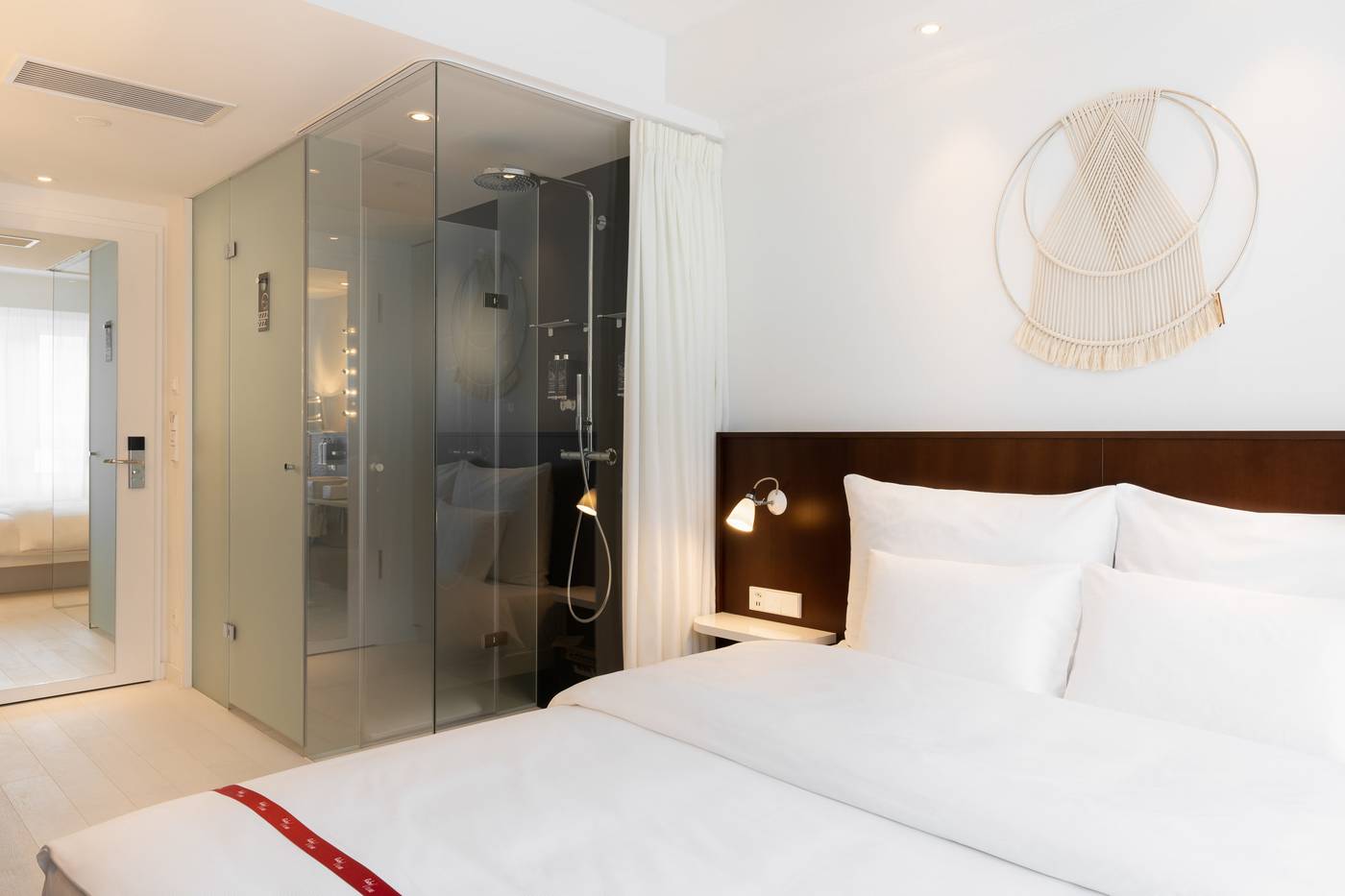 Ruby-Claire-Hotel---Bar-Room-14