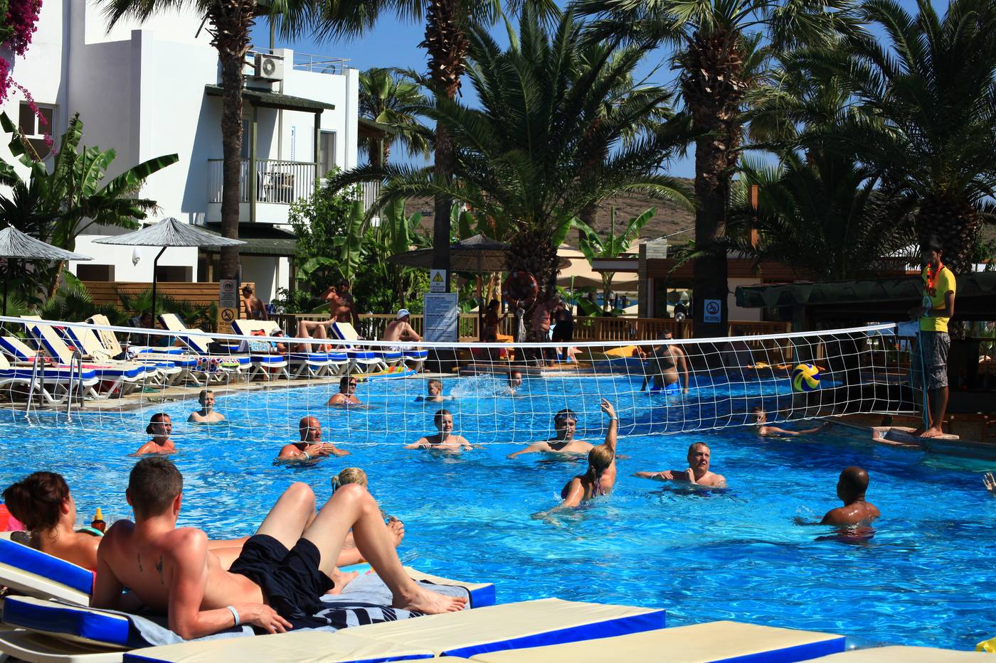 Parkim-Ayaz-Hotel-Pool-4