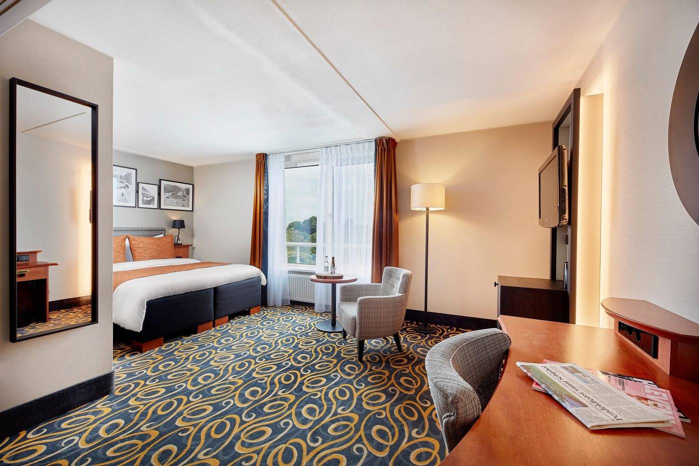 Carlton-Square-Room-7