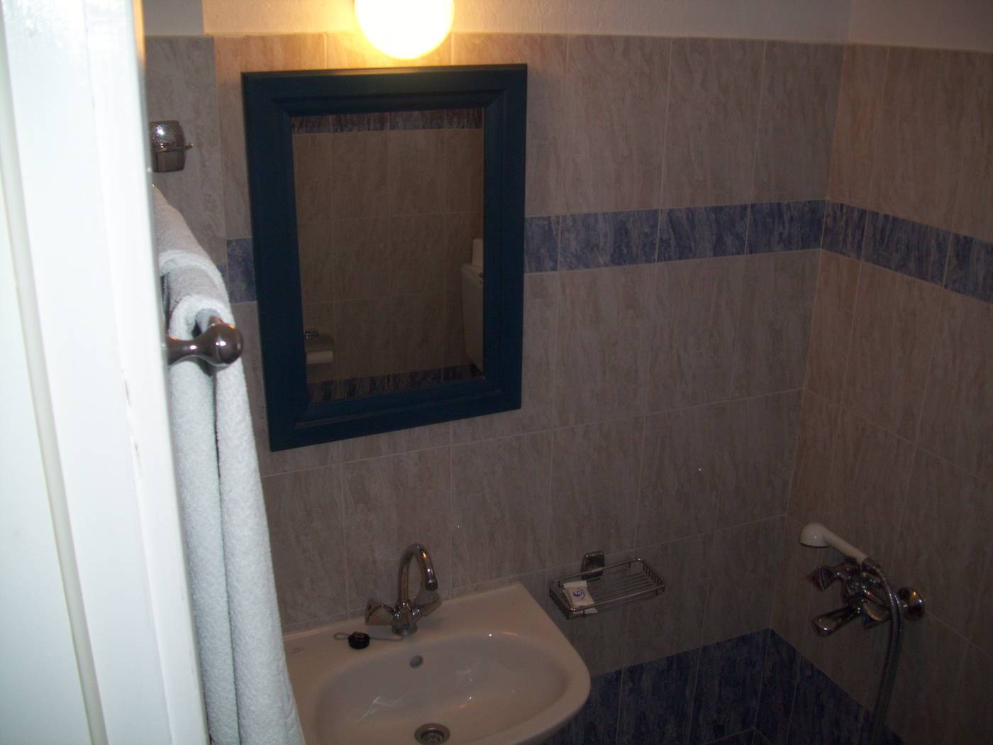 Ancient-Thira-Room-18