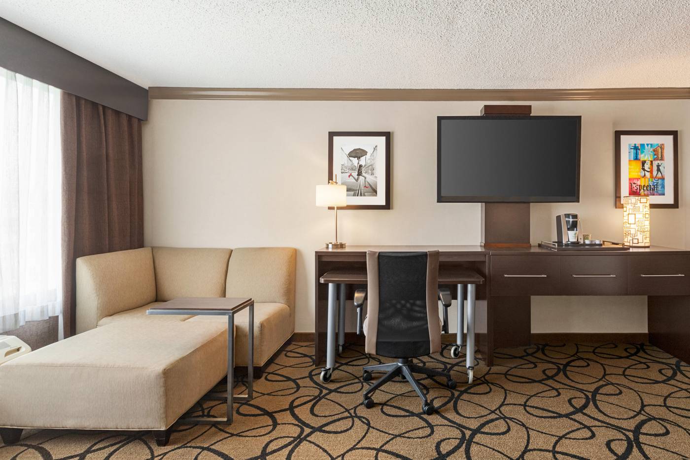 Holiday-Inn-Boston-Bunker-Hill-Area-Room-12