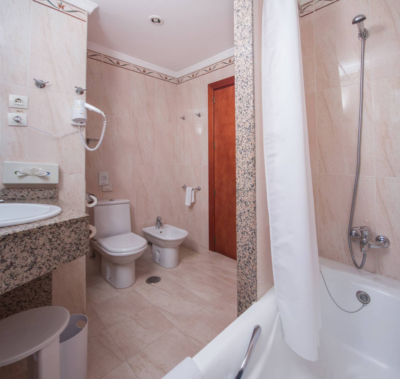 Mac-Puerto-Marina-Benalmadena-Room-32