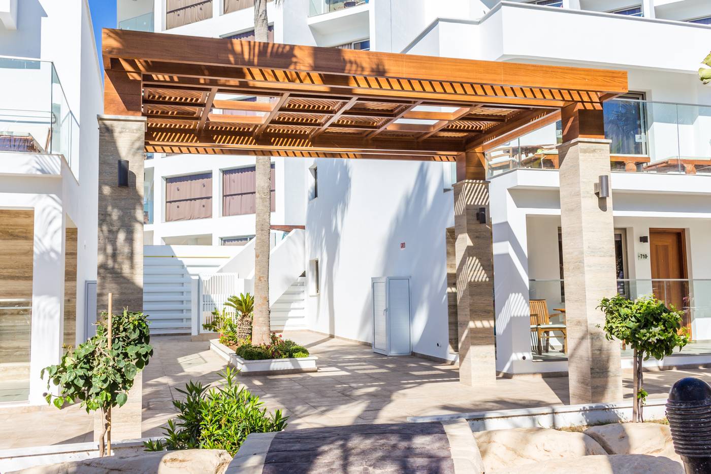 Adams-Beach-Hotel-Room-15