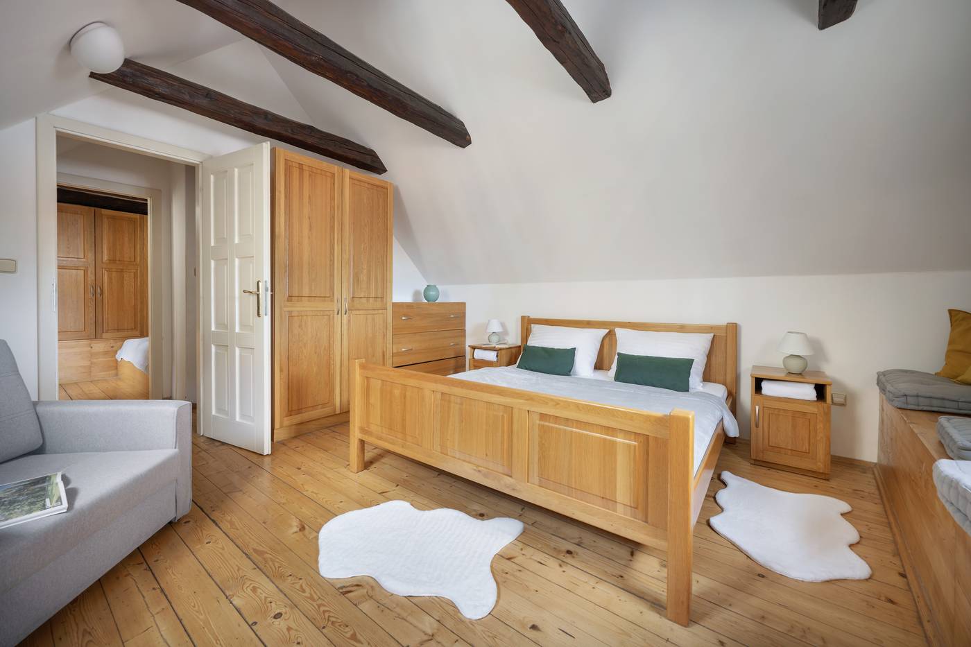 Boutique-Apartments-White-Swan-Room-26