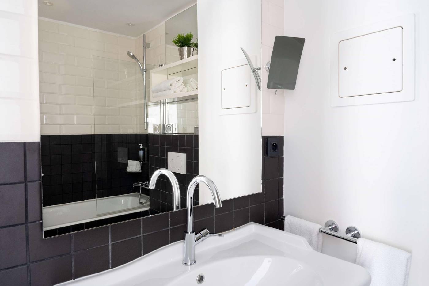 Hotel-34B-Astotel-Room-41