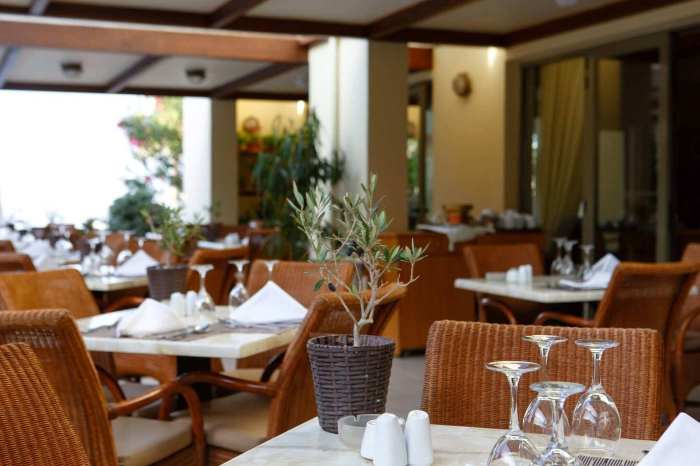 Santa-Marina-Plaza-Restaurant-40