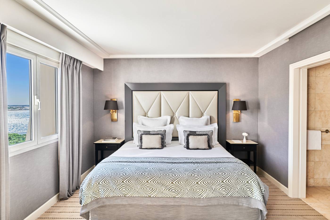 H----tel-Barri----re-Le-Majestic-Cannes-Room-34