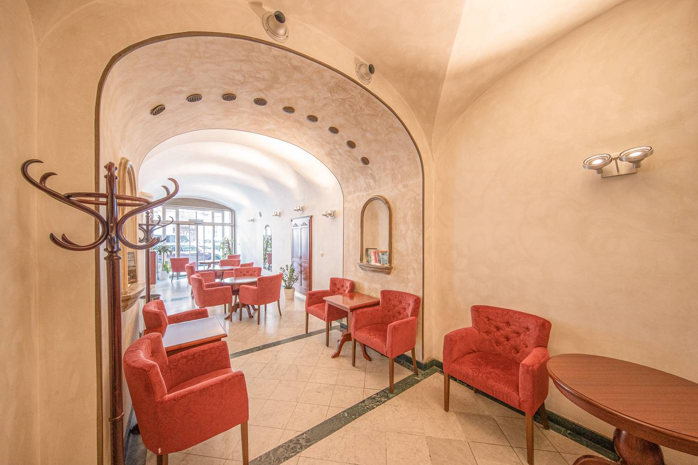 Hotel-Meteor-Plaza-Prague-Lobby-7