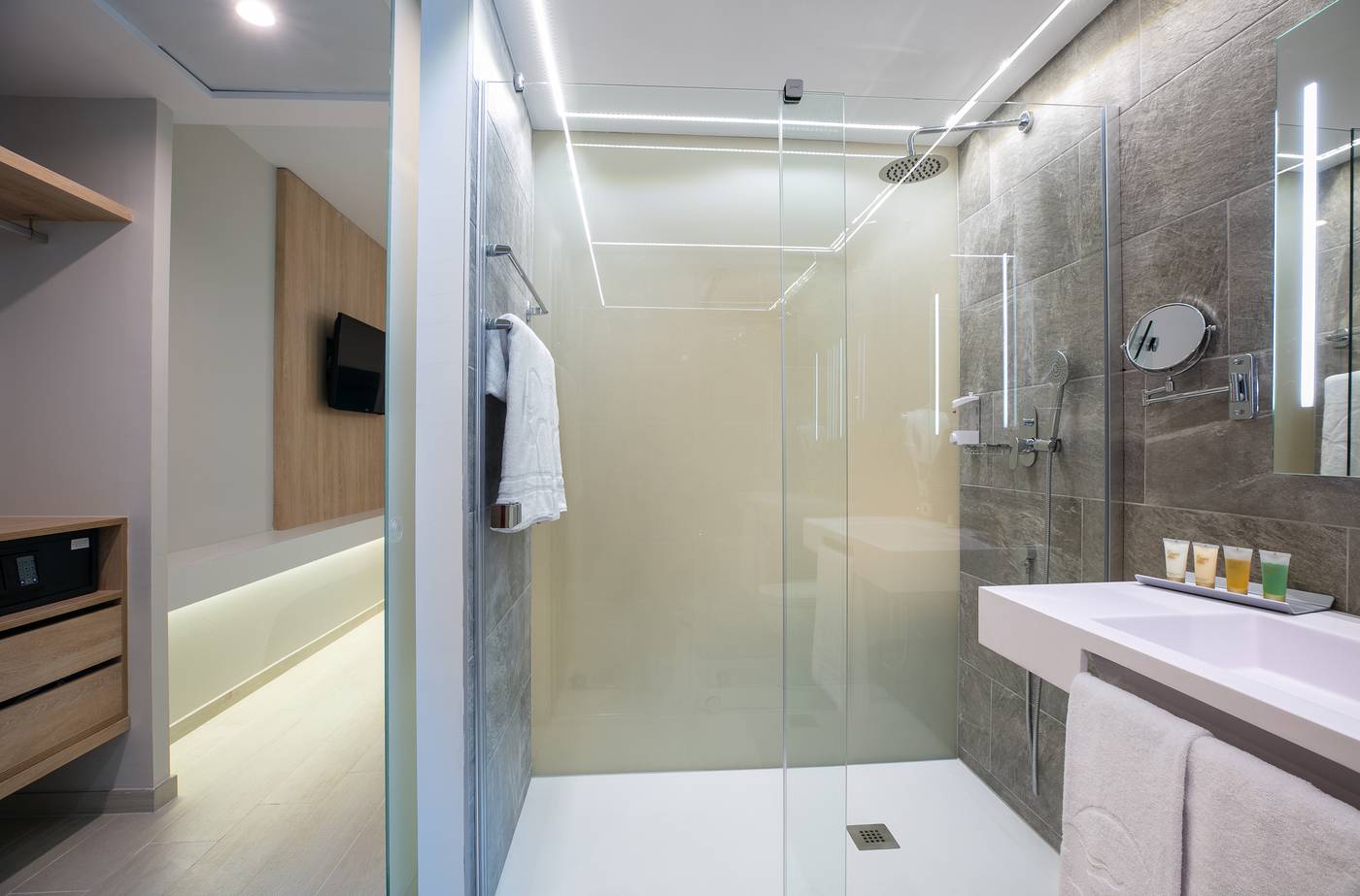 The-Ibiza-Twiins-Room-44