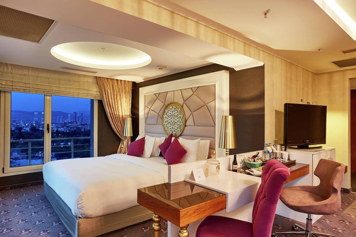 DoubleTree-By-Hilton-Izmir-Alsancak-Room-3