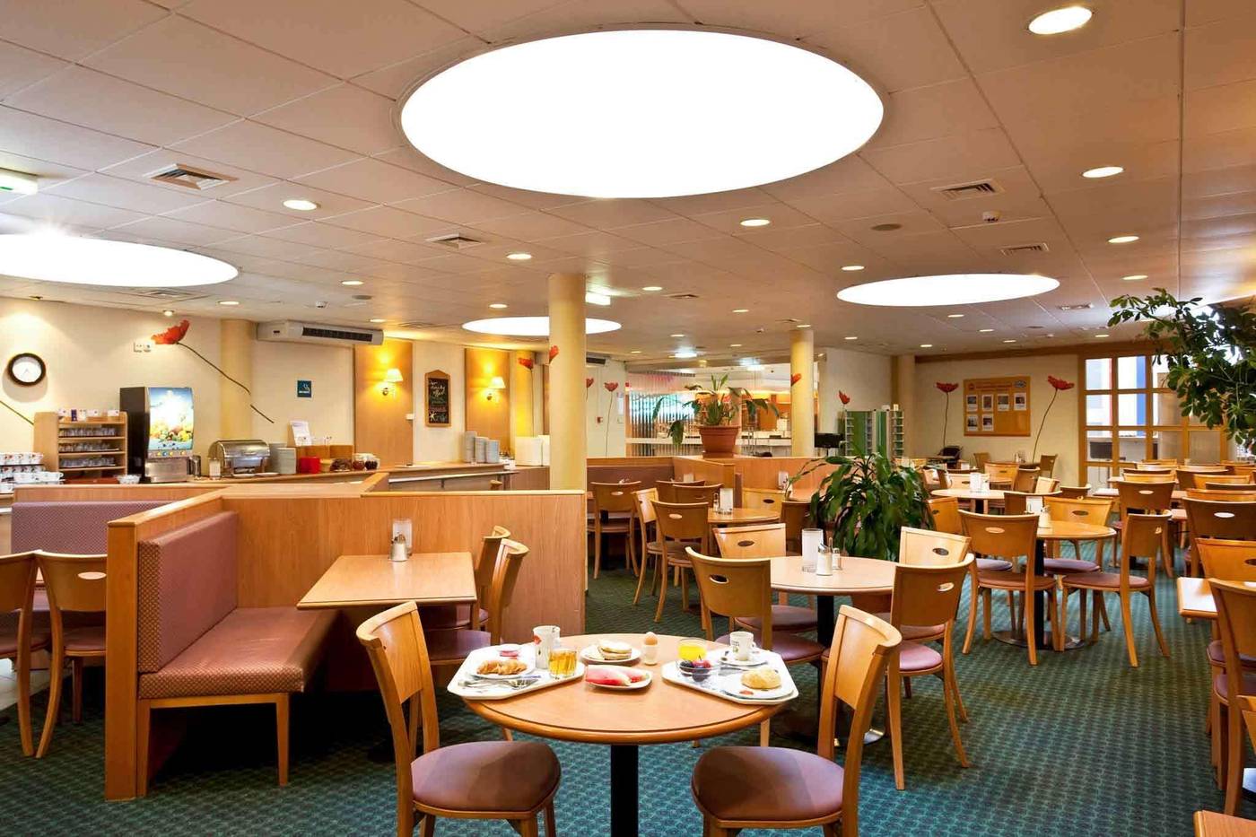 Ibis-Budapest-Centrum-Restaurant-56