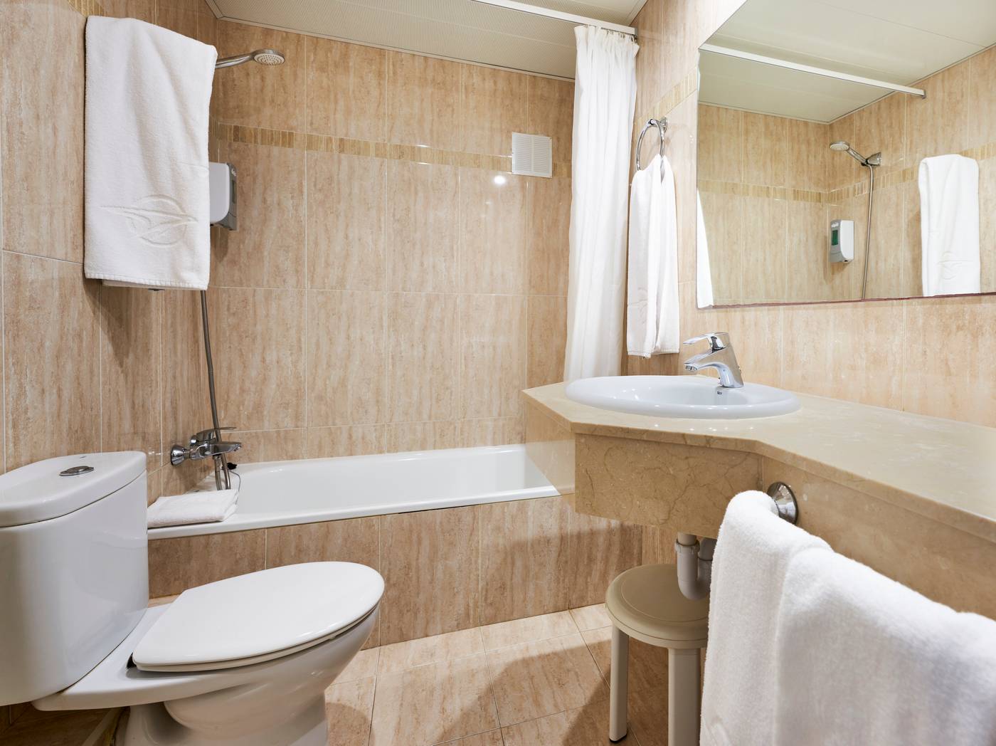 Smartline-Marina-Room-18