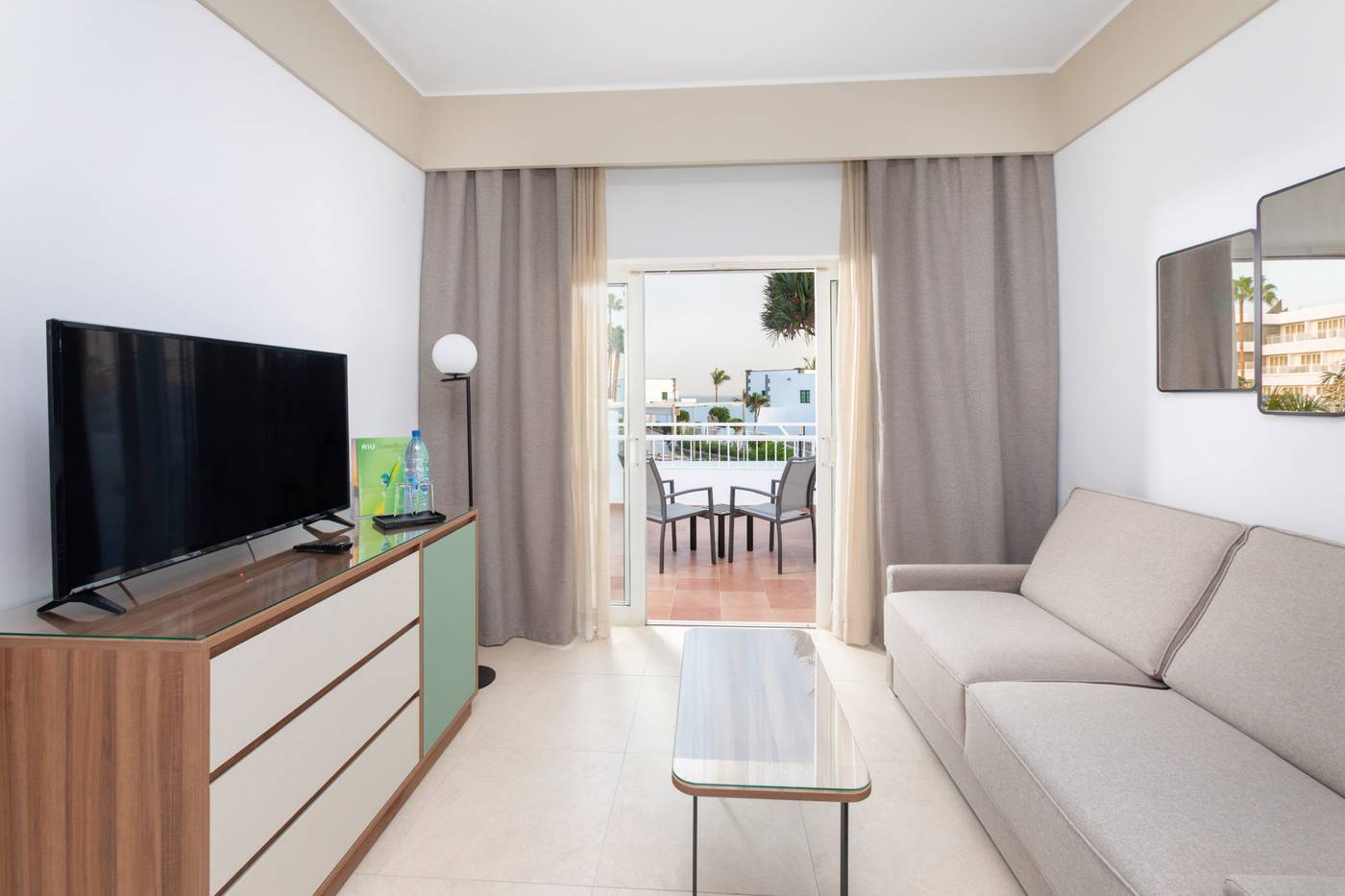 Club-Hotel-Riu-Paraiso-Lanzarote-Resort-Room-32