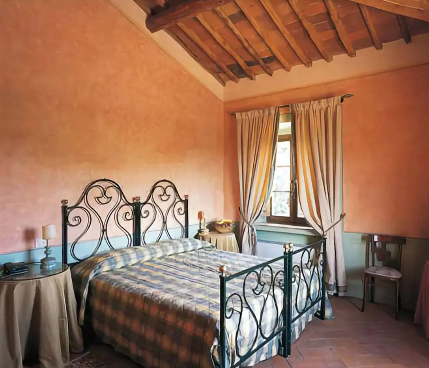 Castello-Di-Spaltenna-Room-33