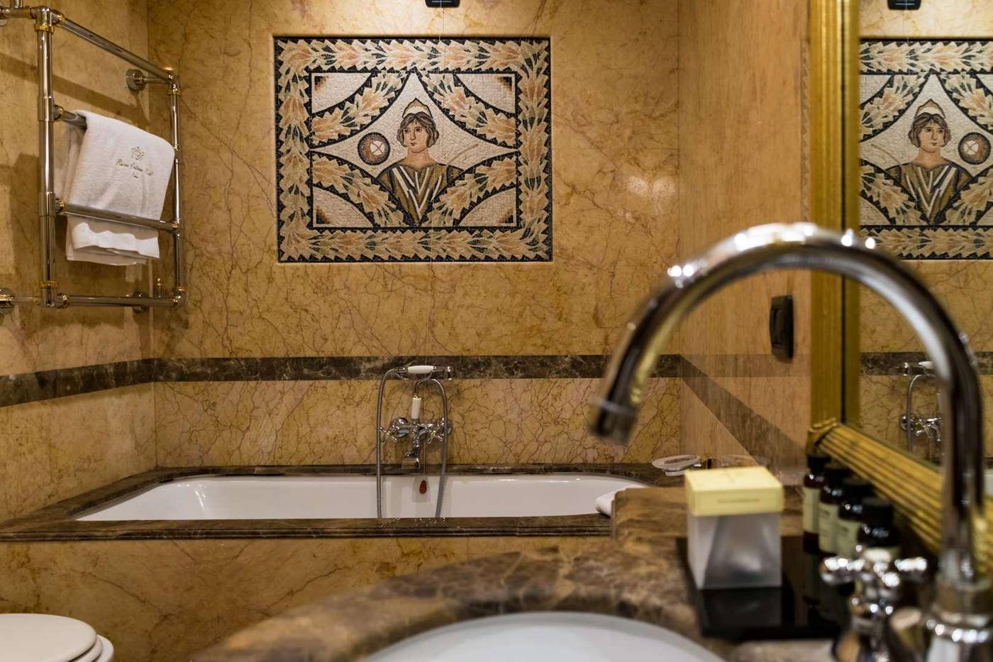 River-Chateau-Room-50