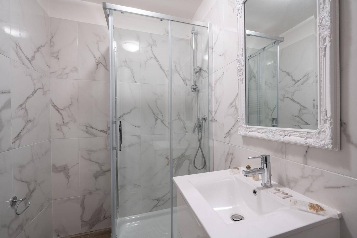 Hotel-Herion-Room-69