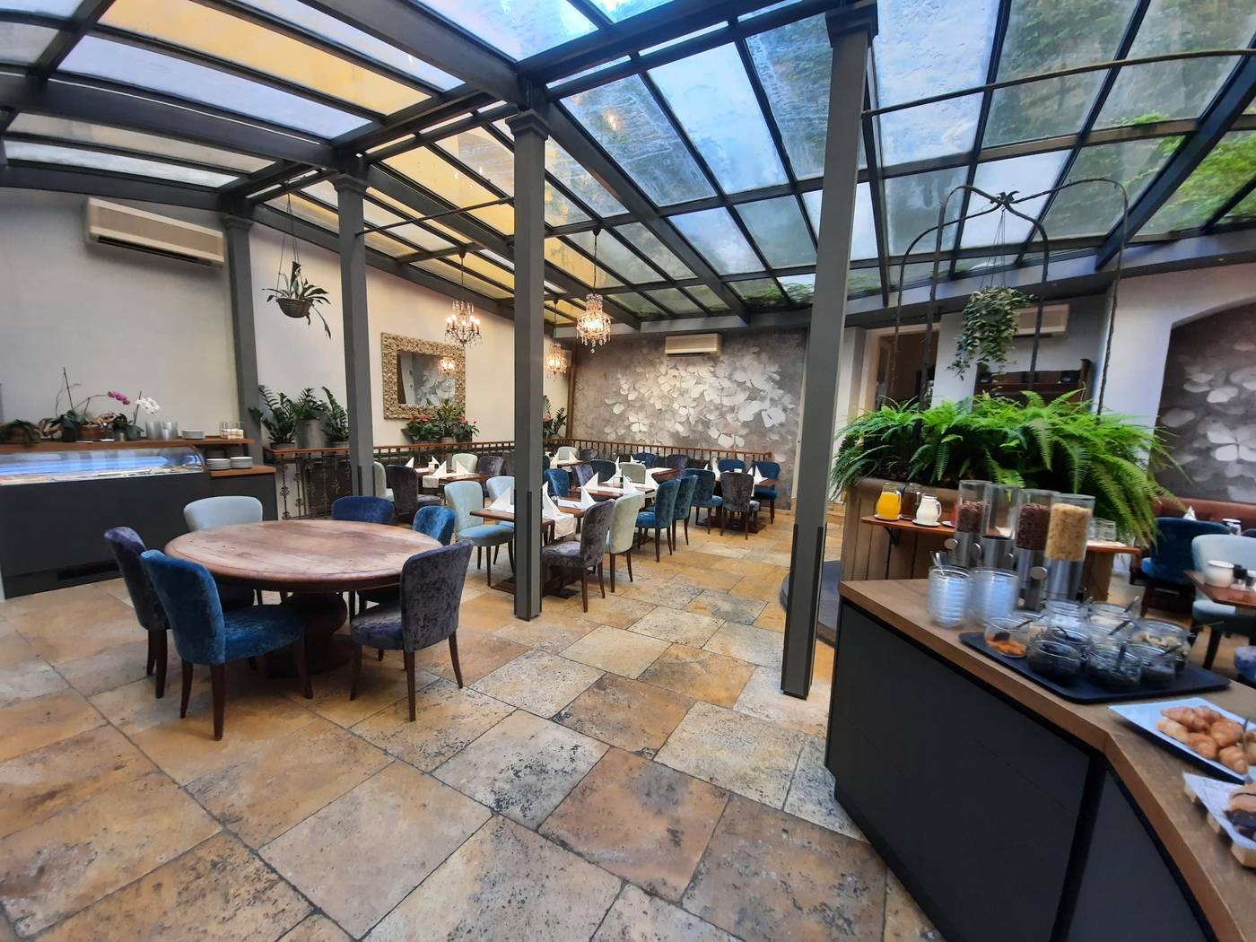 Antik-Hotel-Prague-Lobby-7