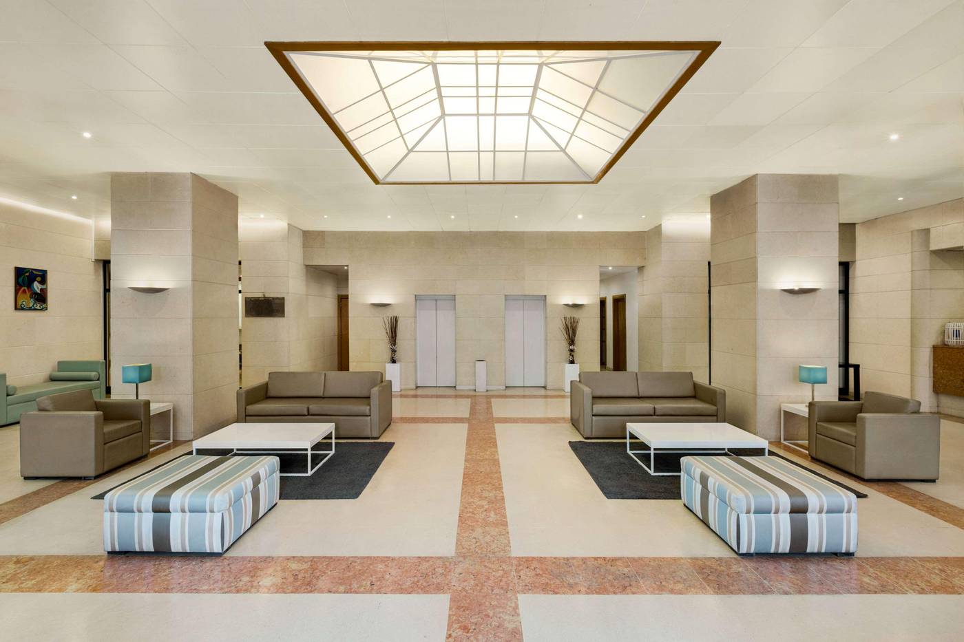 TRYP-Montijo-Parque-Hotel-Lobby-13