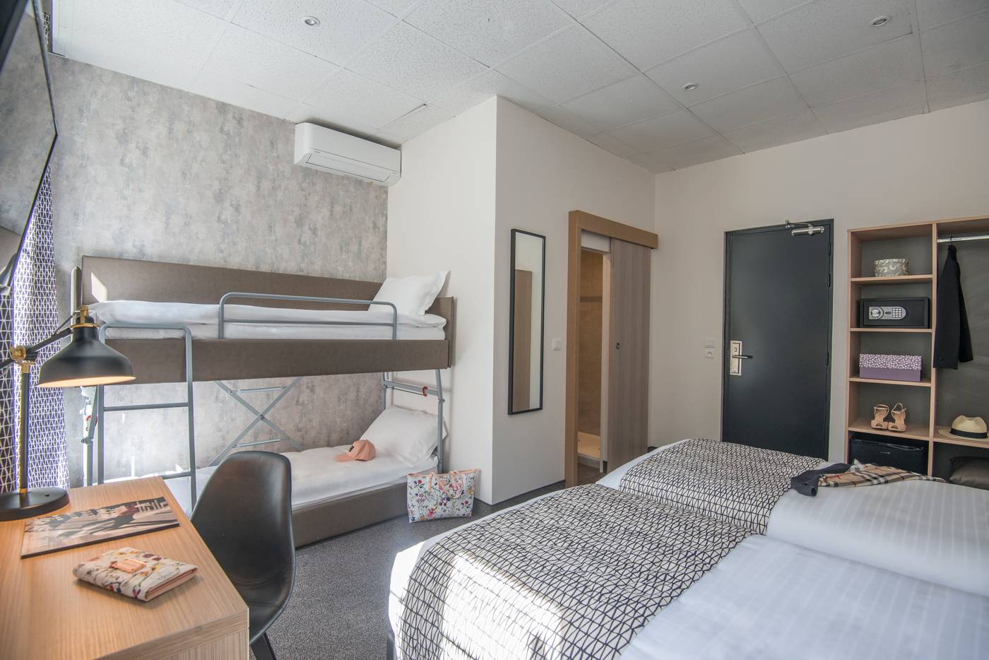 Saint-Gothard-Room-10