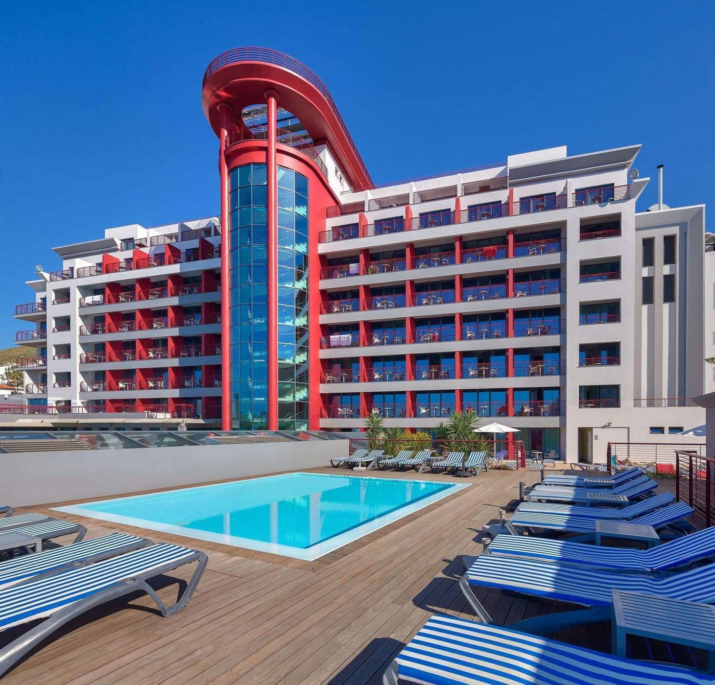 The-Views-Monumental-Pool-5