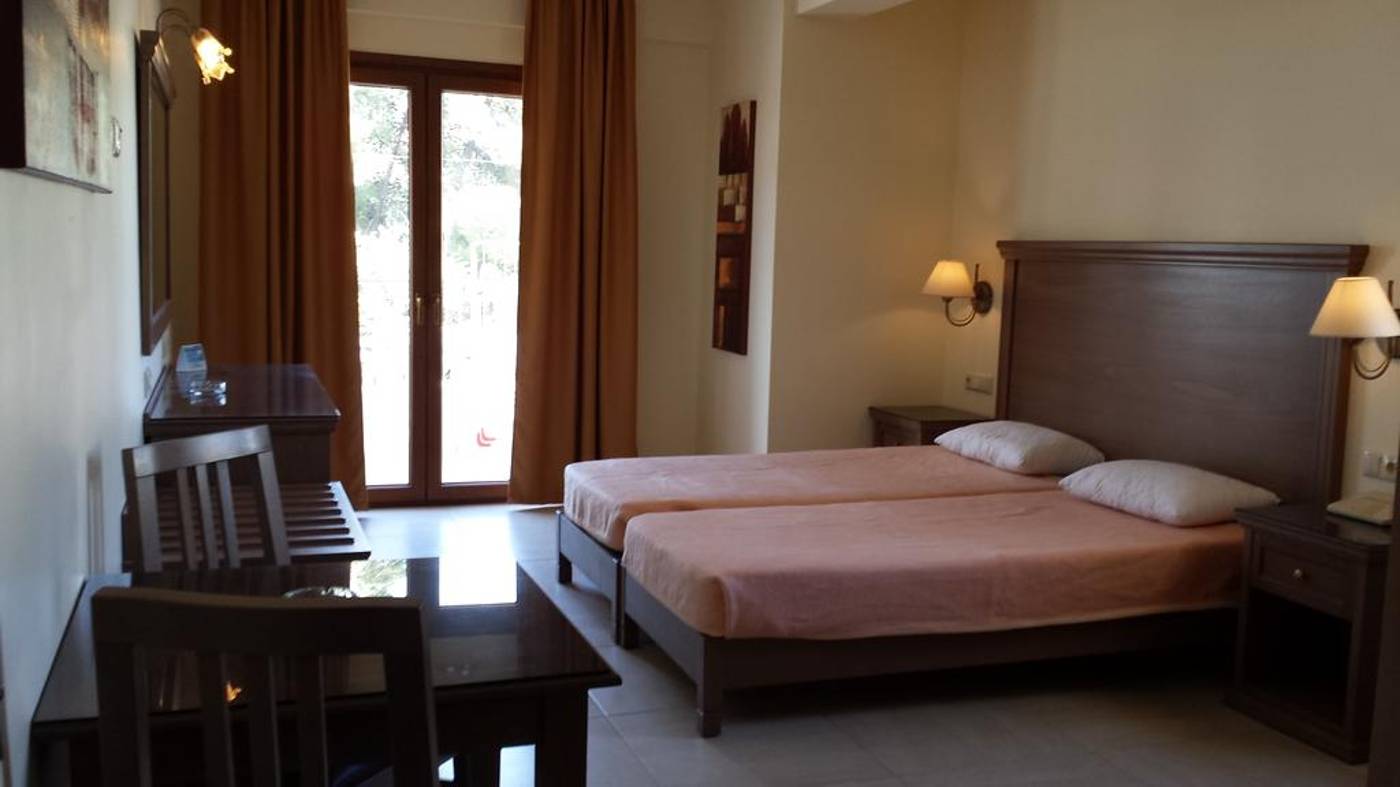 Maria-Lambis-Room-10