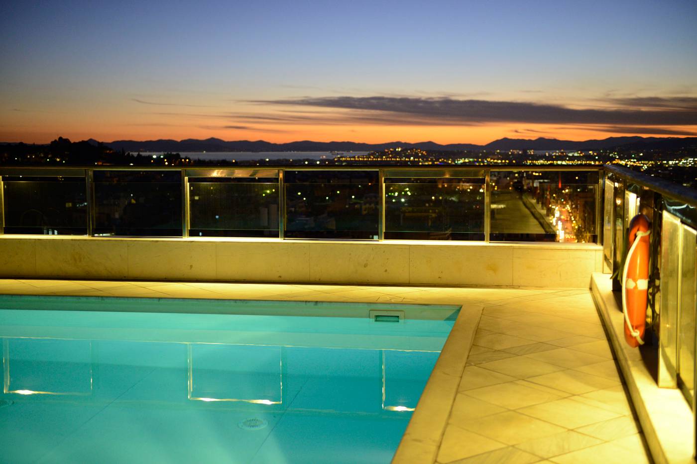 Dorian-Inn--Sure-Hotel-Collection-by-Best-Western-Pool-55