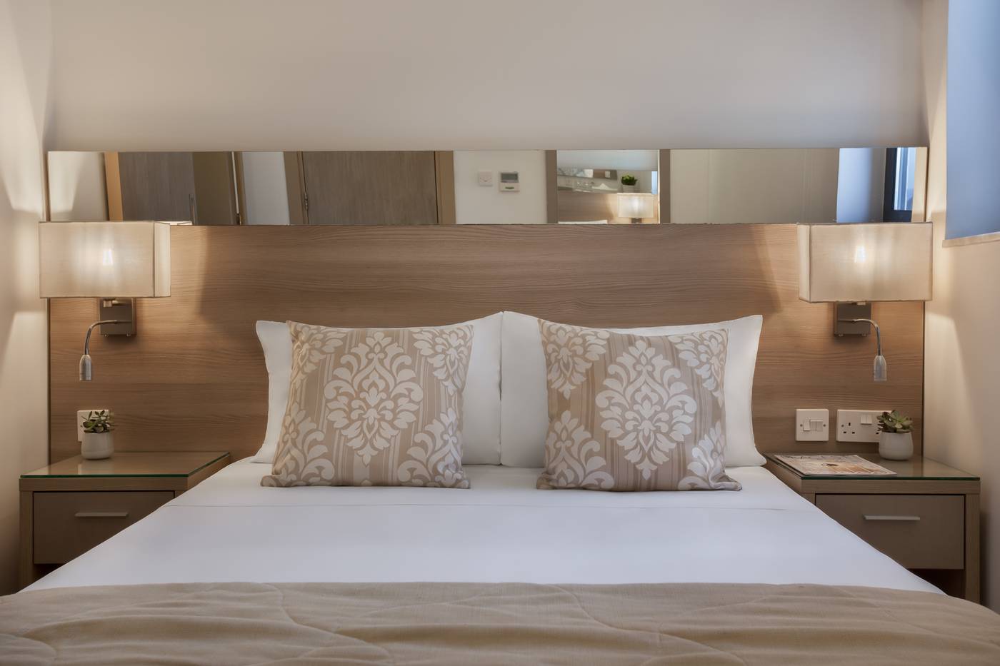 The-Plaza-and-Plaza-Regency-Hotels-Room-22