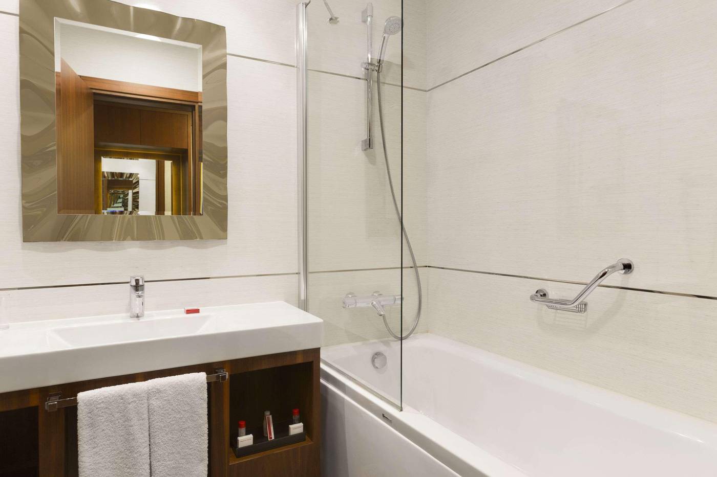 Ramada-Hotel---Suites-by--Istanbul-Atakoy-Room-29