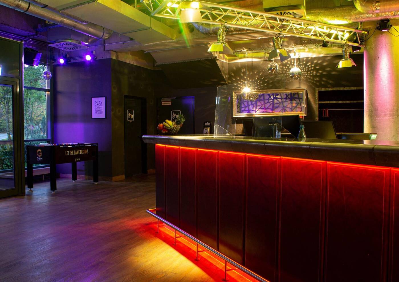 pentahotel-Berlin-Potsdam-Lobby-15