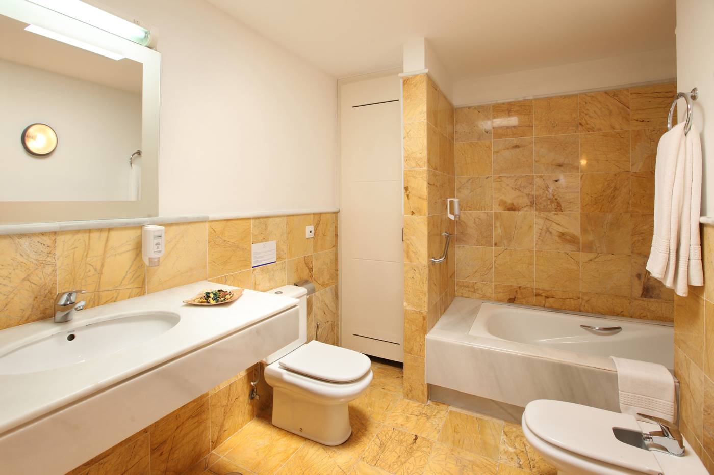 Vik--Coral-Beach-Room-28