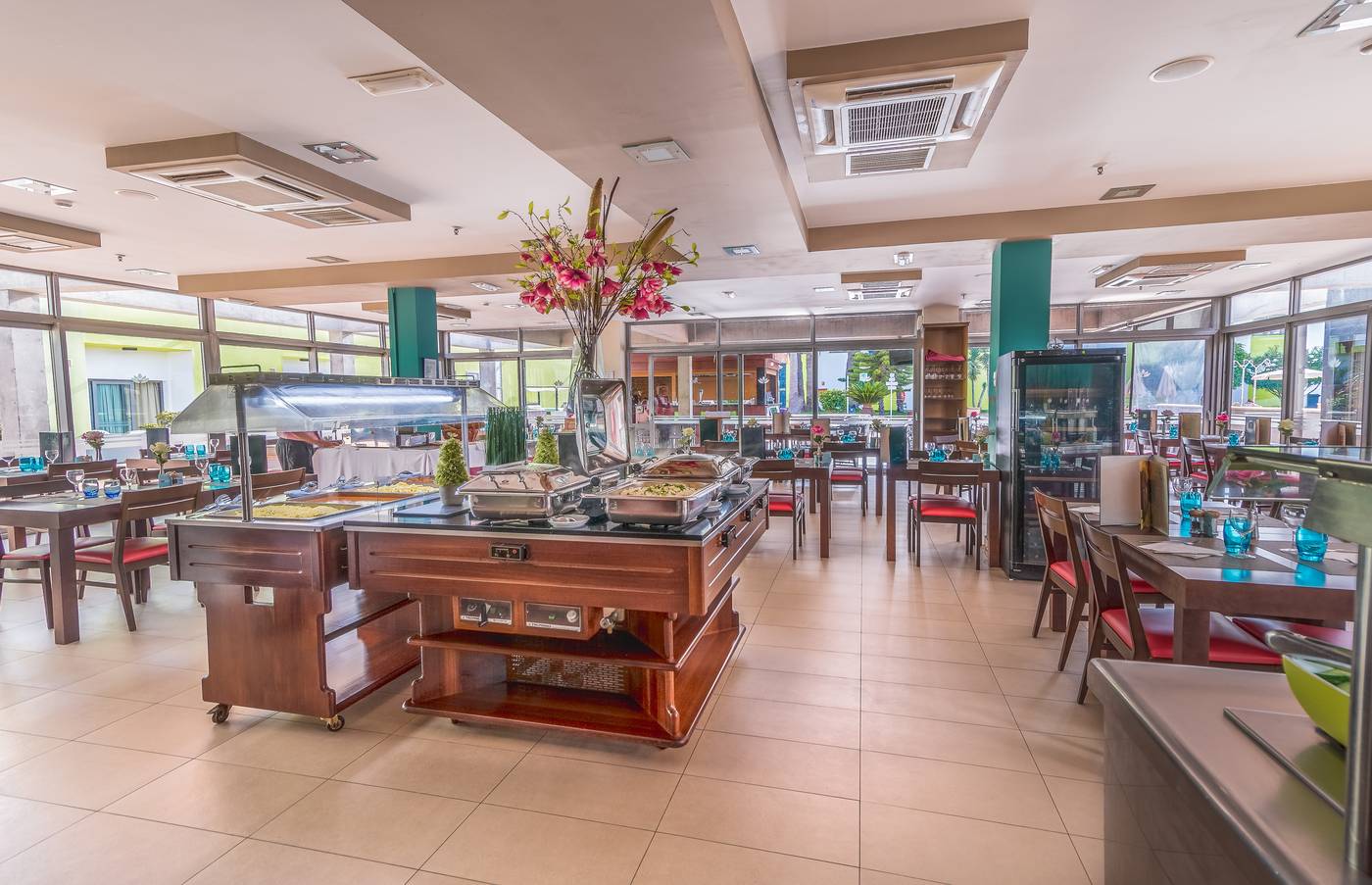 Hotel-LIVVO-Corralejo-Beach-Restaurant-54