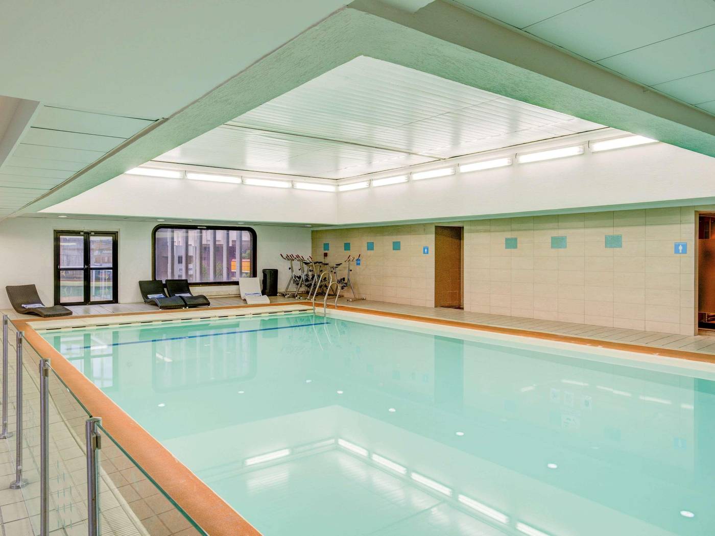 Novotel-Paris-Tour-Eiffel-Pool-86